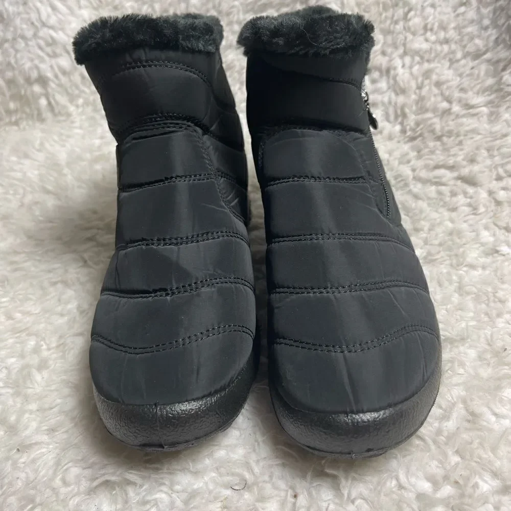 Black water proof slip on snow boots faux fur lining rubber soles EUR SZ40